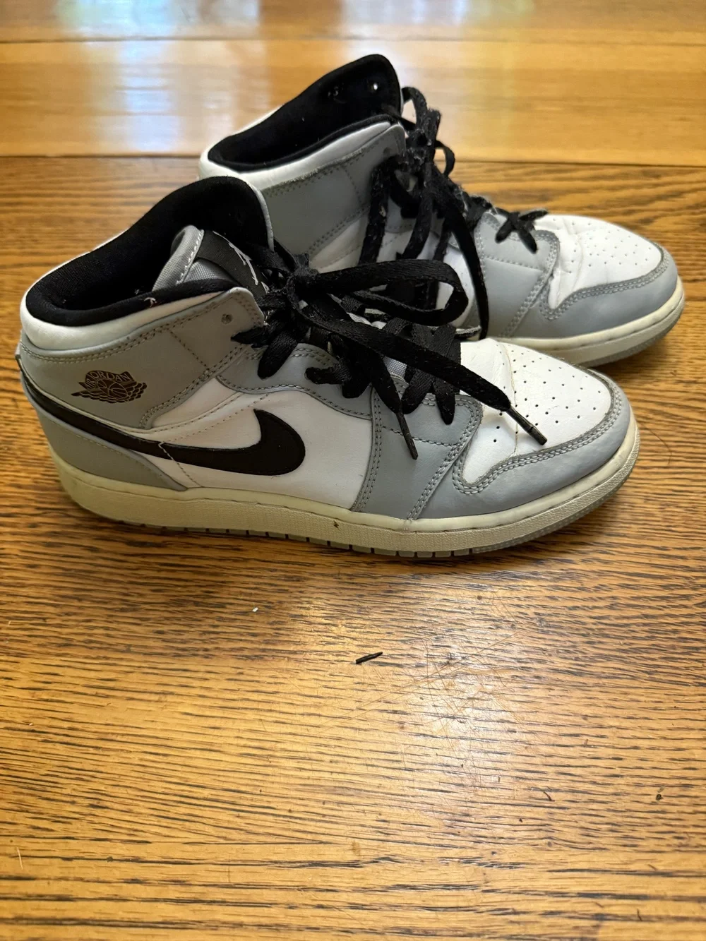 Air Jordan 1 Mid Shoes Youth Size 5Y Retro Basketball 554725-092